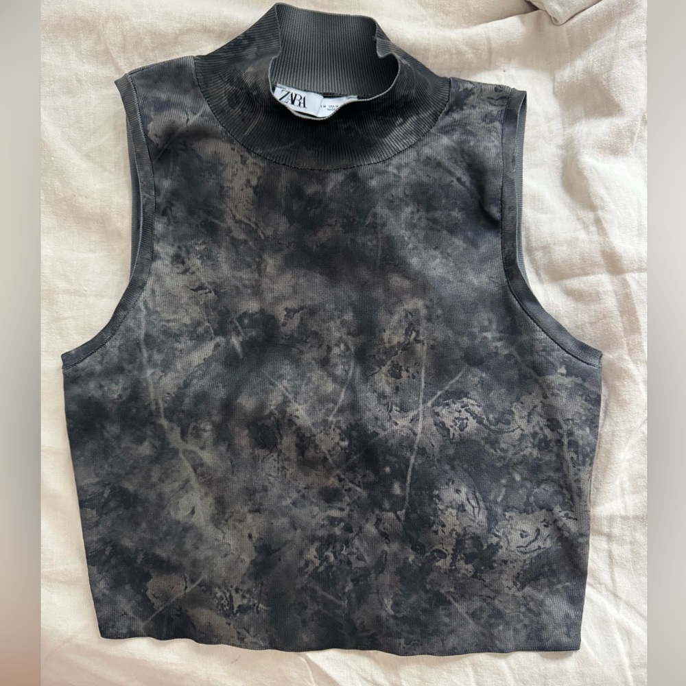 Black and Gray Sleeveless Top